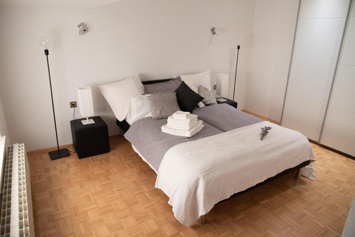 Castle House Rooms, Swimming Pool & Sauna & Tennis Court & Wine Cellar Sezana Exterior photo