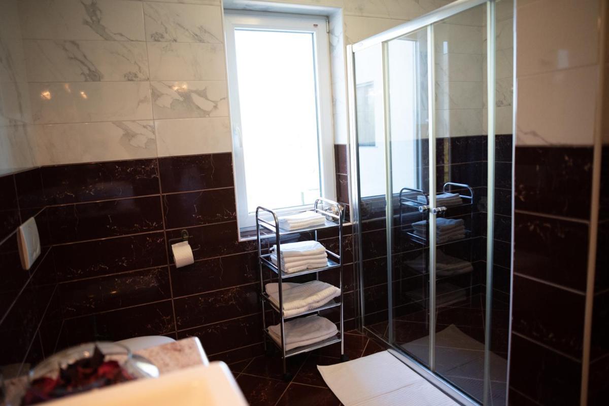 Castle House Rooms, Swimming Pool & Sauna & Tennis Court & Wine Cellar Sezana Exterior photo