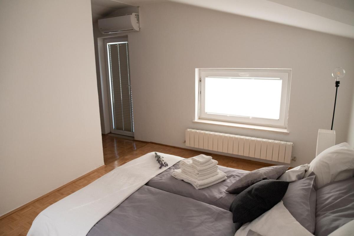 Castle House Rooms, Swimming Pool & Sauna & Tennis Court & Wine Cellar Sezana Exterior photo